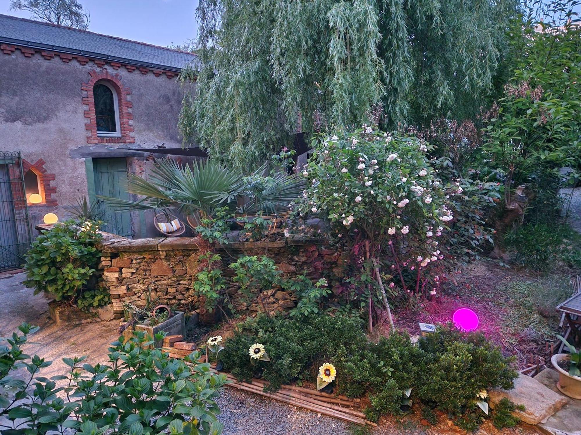 Le Jardin Aux Camelias Apartment La Roche-sur-Yon Bagian luar foto